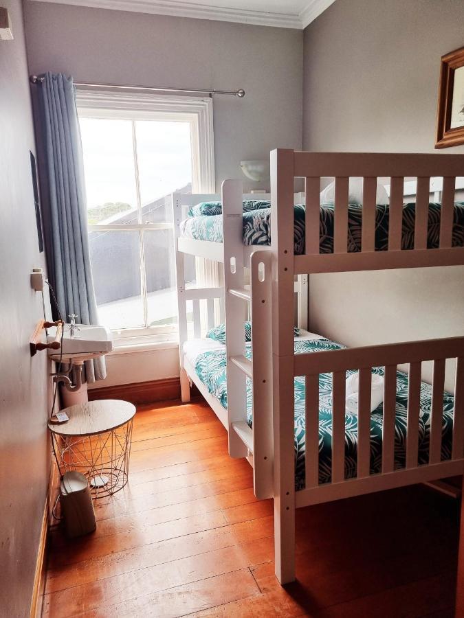 Harbourview Hotel Raglan Bagian luar foto